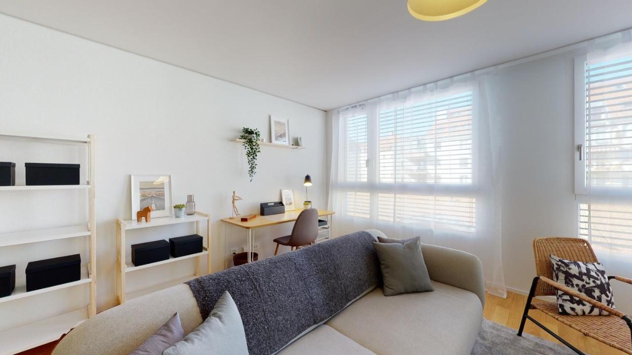 Superbe Modern Apartment In City Center ラショー・ド・フォン エクステリア 写真